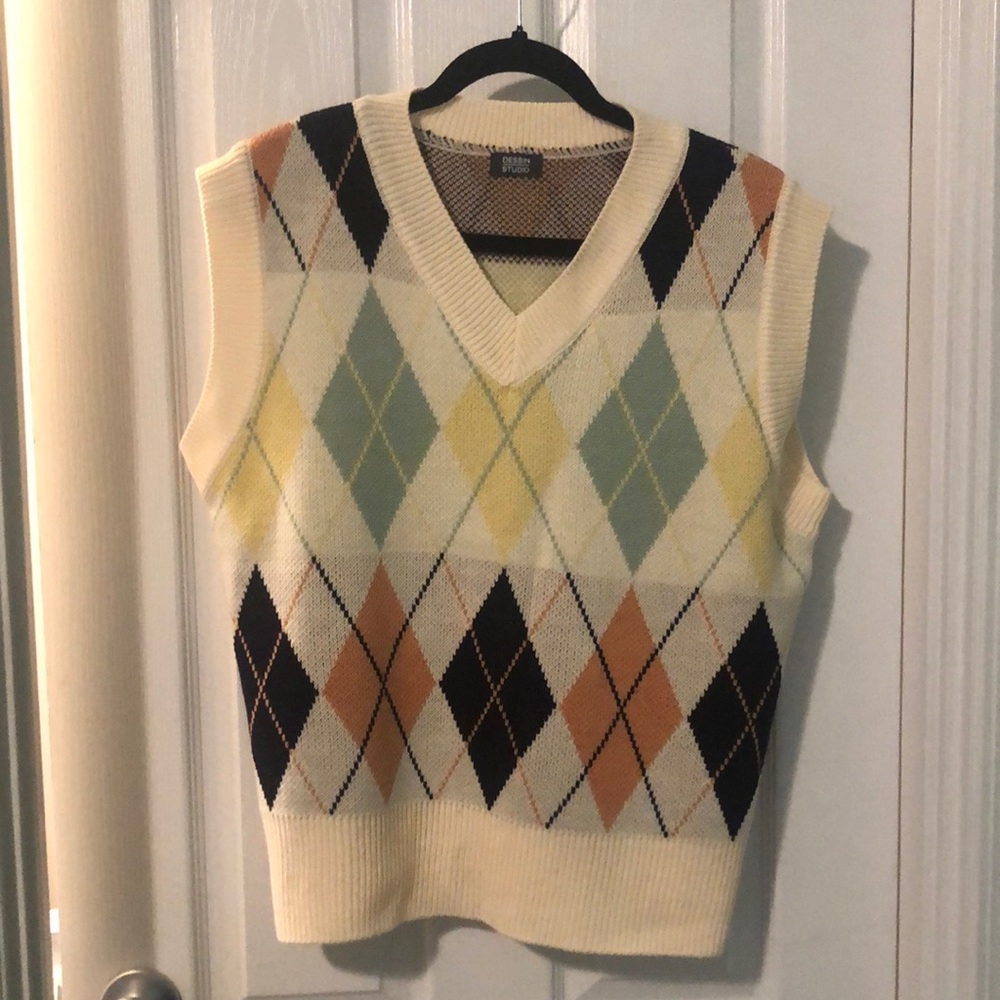 BNWOT ARGYLL SWEATER-VEST in trending oversized menswear vibe.